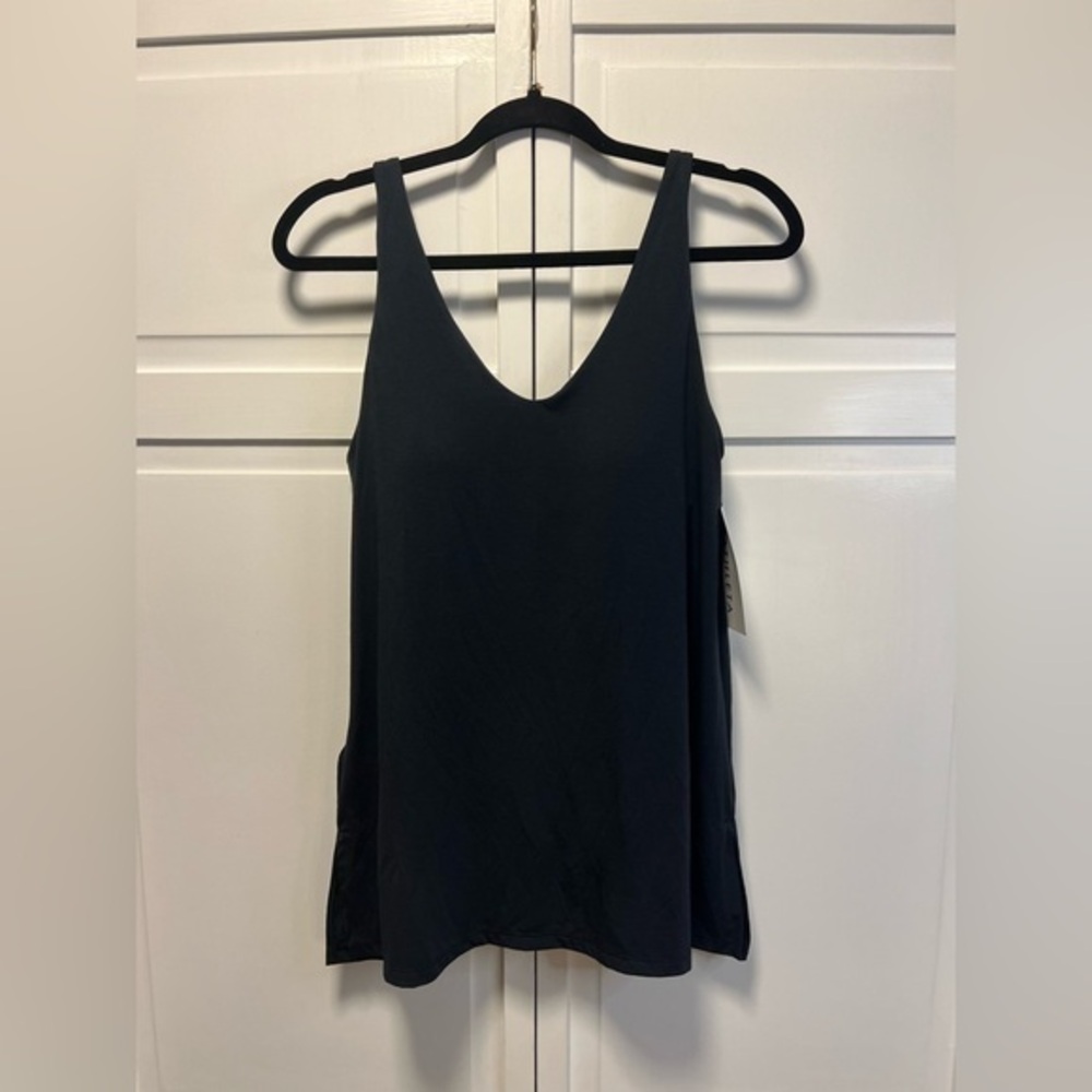 NWT Essence Support Tank With Built In Bra Size Women’s Medium Color Black